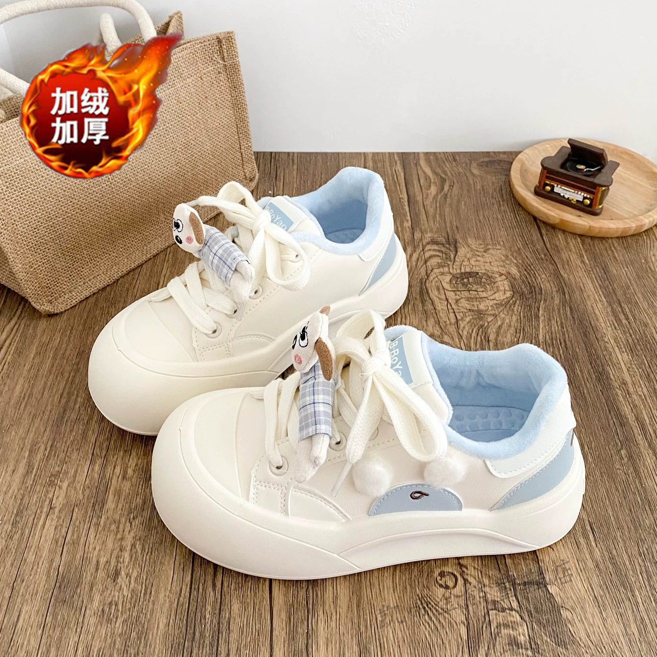 女童小白鞋2025冬季爆款加绒二棉鞋学生面包儿童运动鞋初中生板鞋