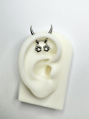 原创设计弯角魔爪双连恶魔钉F136钛合金医用防敏耳钉耳轮钉heilx