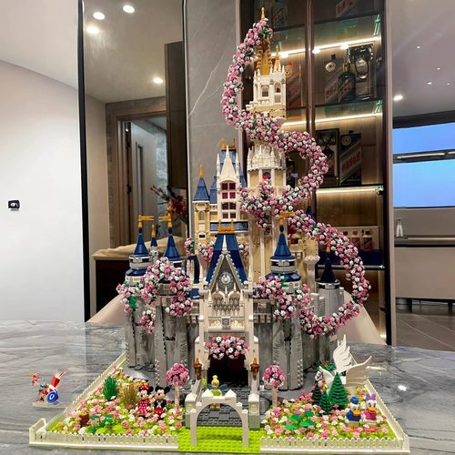 梦幻迪士尼城堡积木玩具高难度巨大型3D立体成人摆件女生节日礼物