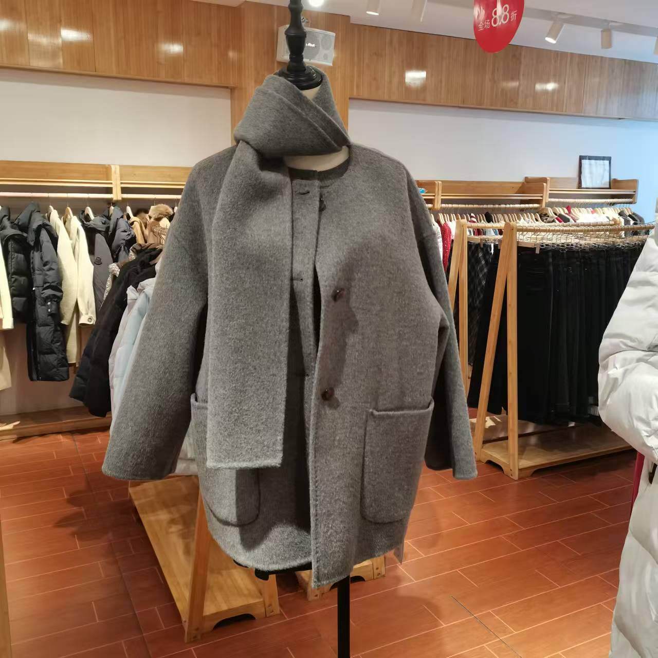 MLC美丽穿2025冬季新款围巾圆领单排扣双面呢外套女中款大牌简约