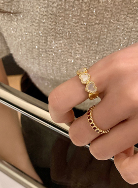 18K金灵动贝母蝴蝶莫桑石戒指女小众时尚开口可调节网红潮流饰品