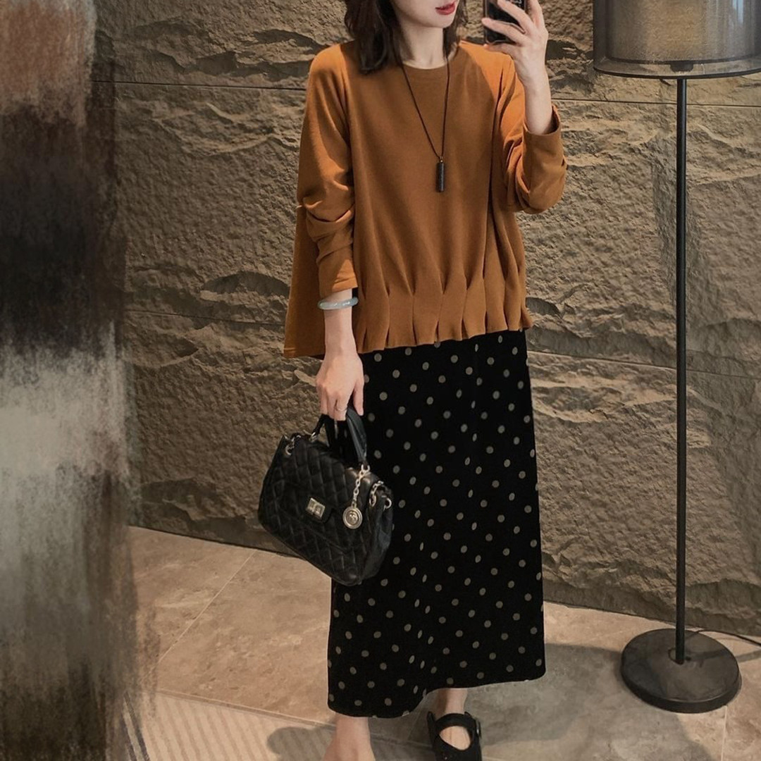 出片漂亮衣服2026年流行款女装下摆压褶暖绒T恤+波点丝绒裙两件套
