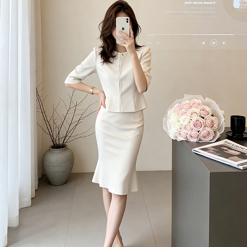 时尚轻职女装圆领通勤气质法式极简风高奢感西装+鱼尾半身裙套装