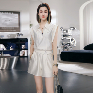 炸街减龄时尚白色翻领无袖上衣短款裤子小个子时尚两件套装女夏季