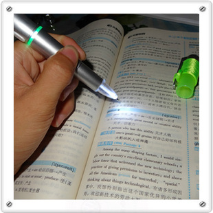 电筒笔 圆珠笔带灯 手电筒笔 发光笔 夜光笔暗光辅助书写笔批发