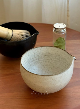 一家小店 圆乎乎小胖子小众手作 粗陶粉引抹茶碗 侘寂风带嘴碗