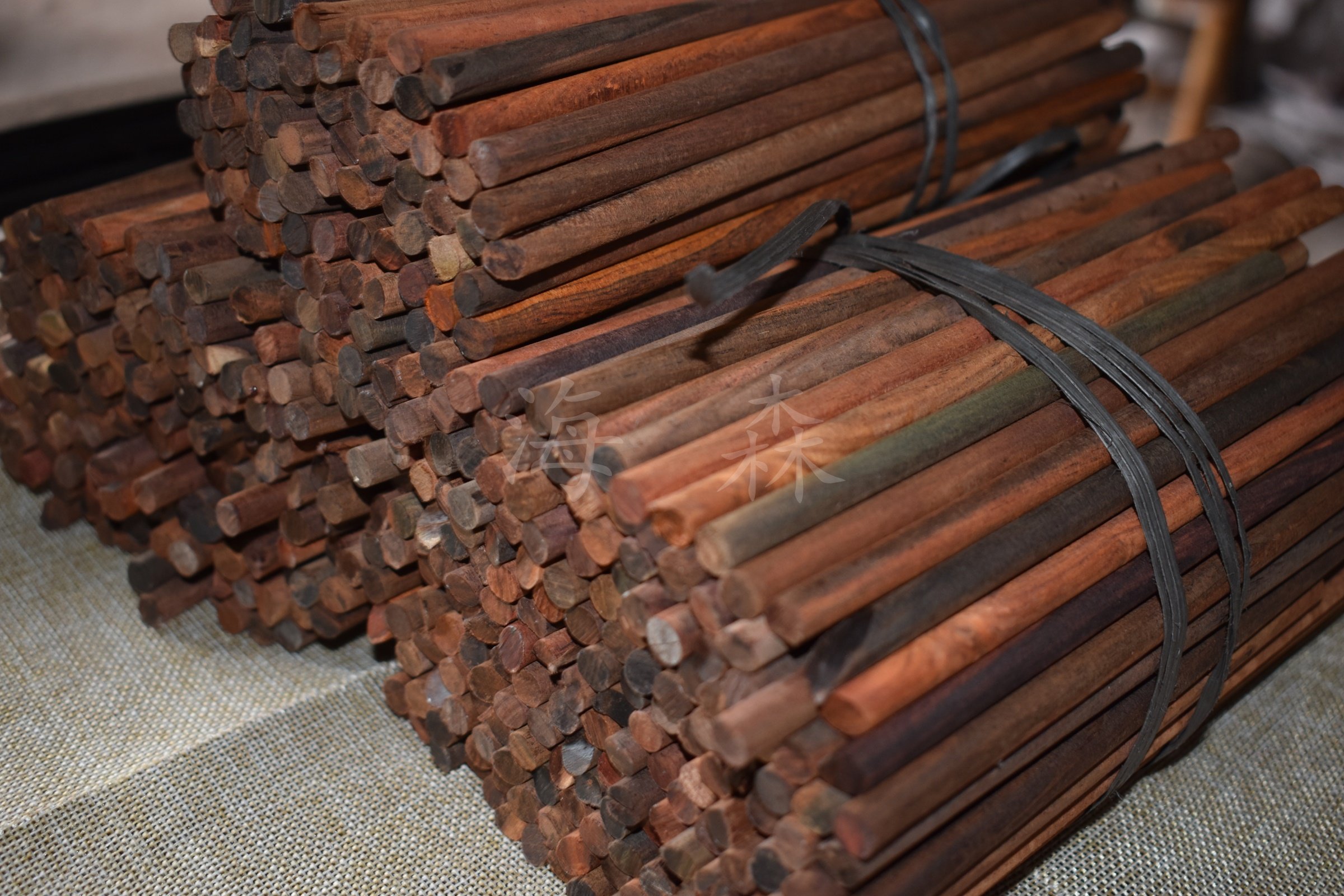 特价红酸枝黑檀缅花血檀8mm圆料diy红木条料长度10-20cm随机10根,家居饰品,木雕,淘宝优惠券,粉丝福利购,淘宝优惠卷