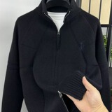 黑色