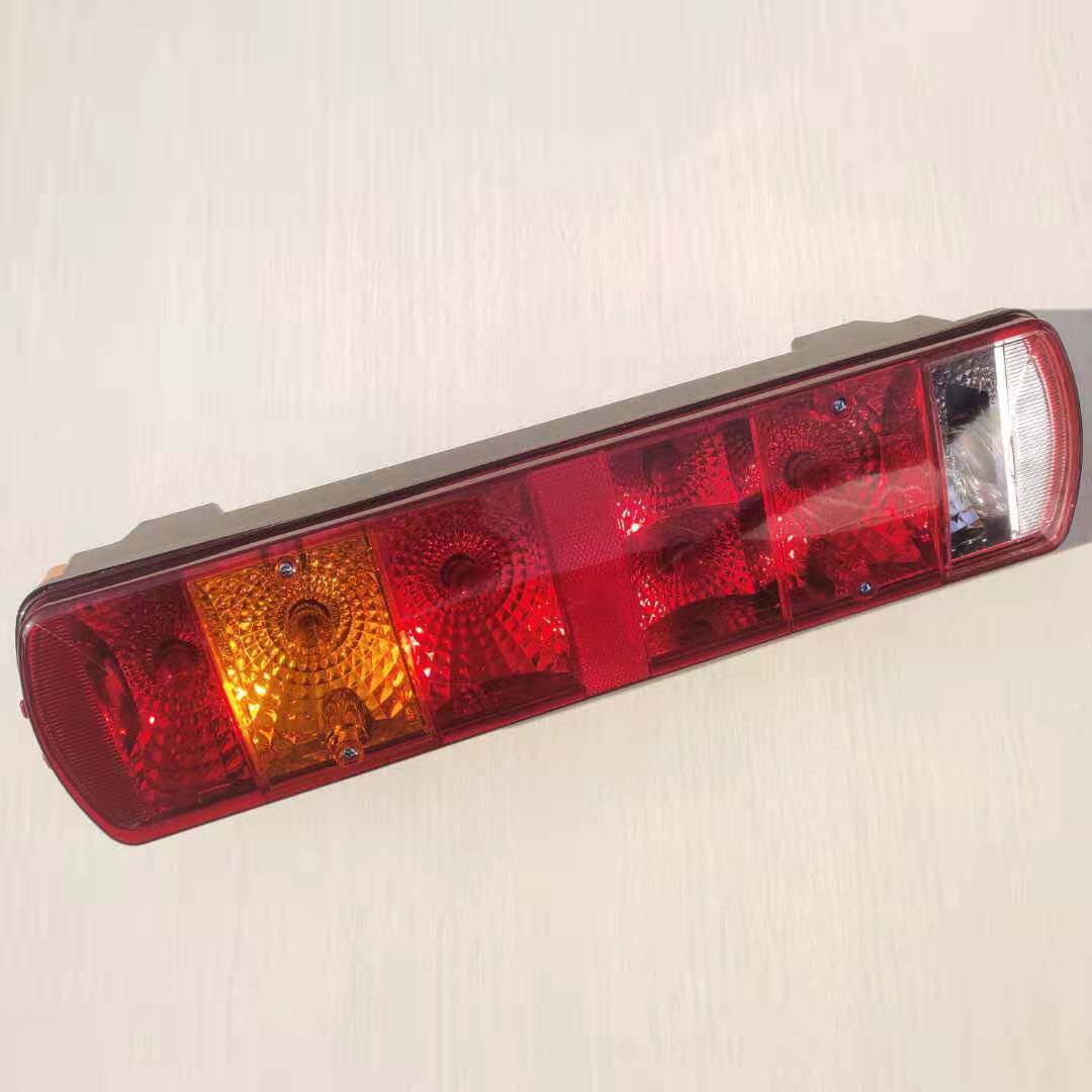 适用于欧曼gtl后尾灯est etx总成电子led款灯泡原车新款货车尾灯