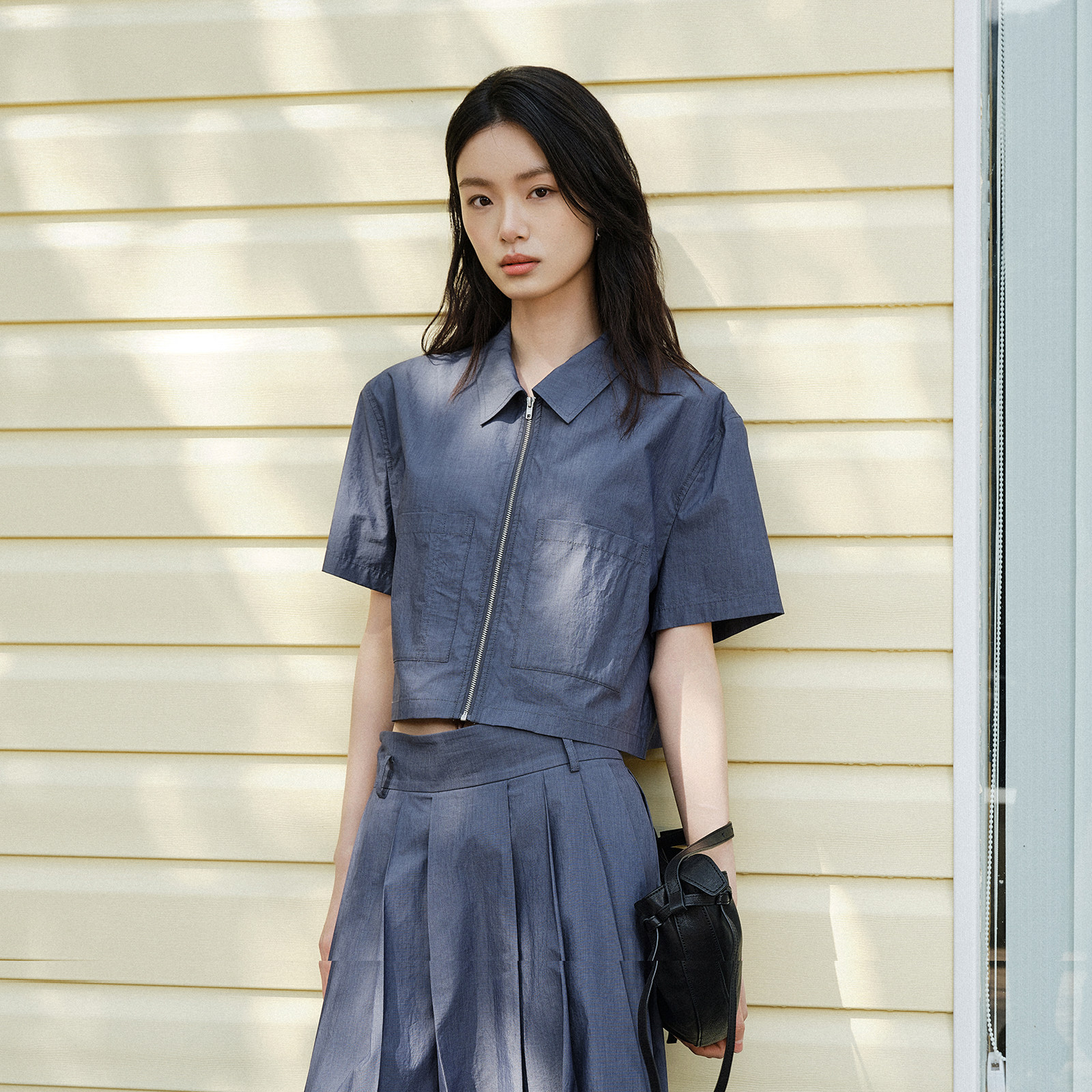 轻熟简约风衬衫女士2026夏短袖通勤穿搭韩版翻领拉链短款短袖上衣