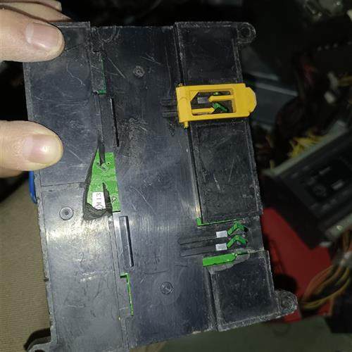 库存全新CP1L-M30DT1-D PLC 成色一般 如图所示需询价