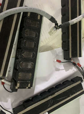 直线马达料号：07-L01847/A 4个相连的