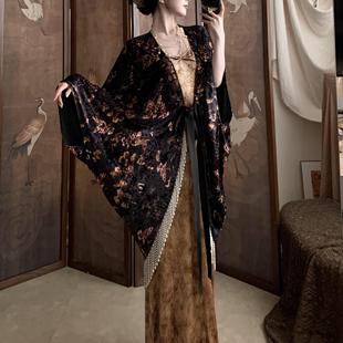 2025年烟雨司藤middot新中式印花丝绒吊带裙重工流苏珠金色连衣裙