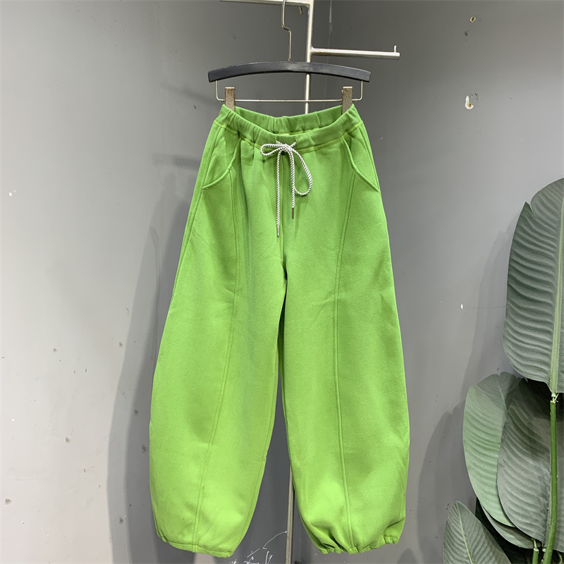 时尚洋气糖果绿色休闲阔腿裤女2025年冬季新款加绒加厚束脚运动裤