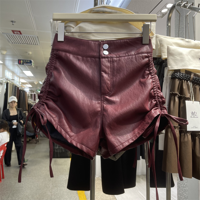 酒红色绑带短裤女2024秋季新款高腰显瘦气质时尚百搭提臀皮裤