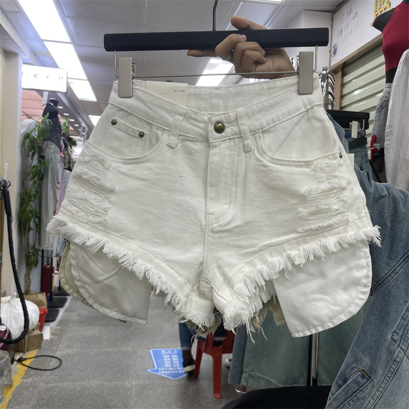 白色毛边辣妹漏口袋牛仔阔脚a字热裤显腿长破洞乞丐短裤女