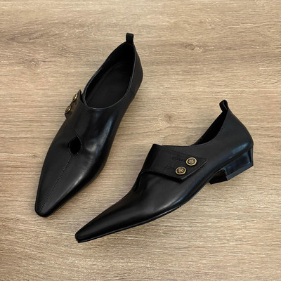 羊皮版~复古山茶花尖头乐福鞋女