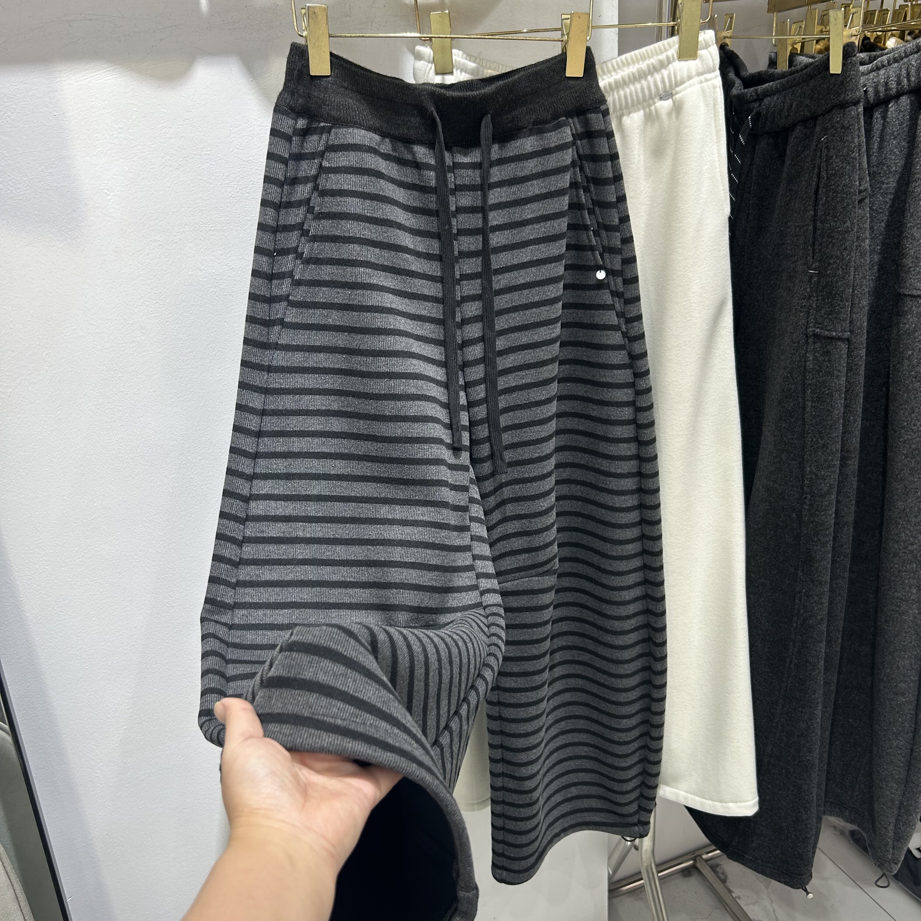 韩系撞色松紧腰条纹抽绳休闲裤女2025冬加绒加厚两穿束脚直通裤潮