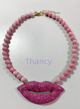 BJ打标粉色红唇短款夸张项链