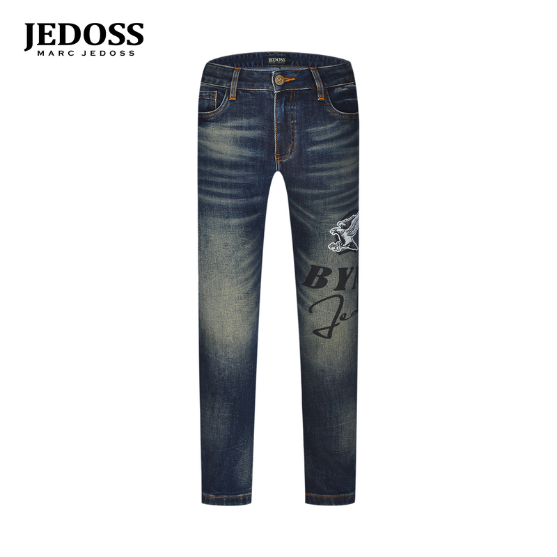 JEDOSS/爵迪斯男装2025秋季新款简约雄鹰数码印花蓝色牛仔裤YH389