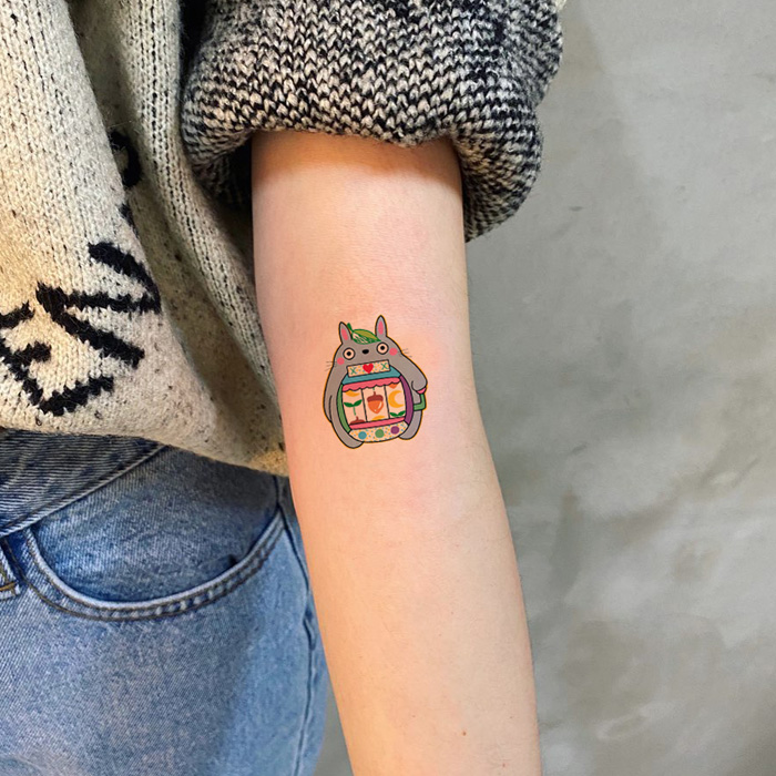 卡通龙猫防水持久纹身贴男女学生逼真小图案可爱彩色贴纸