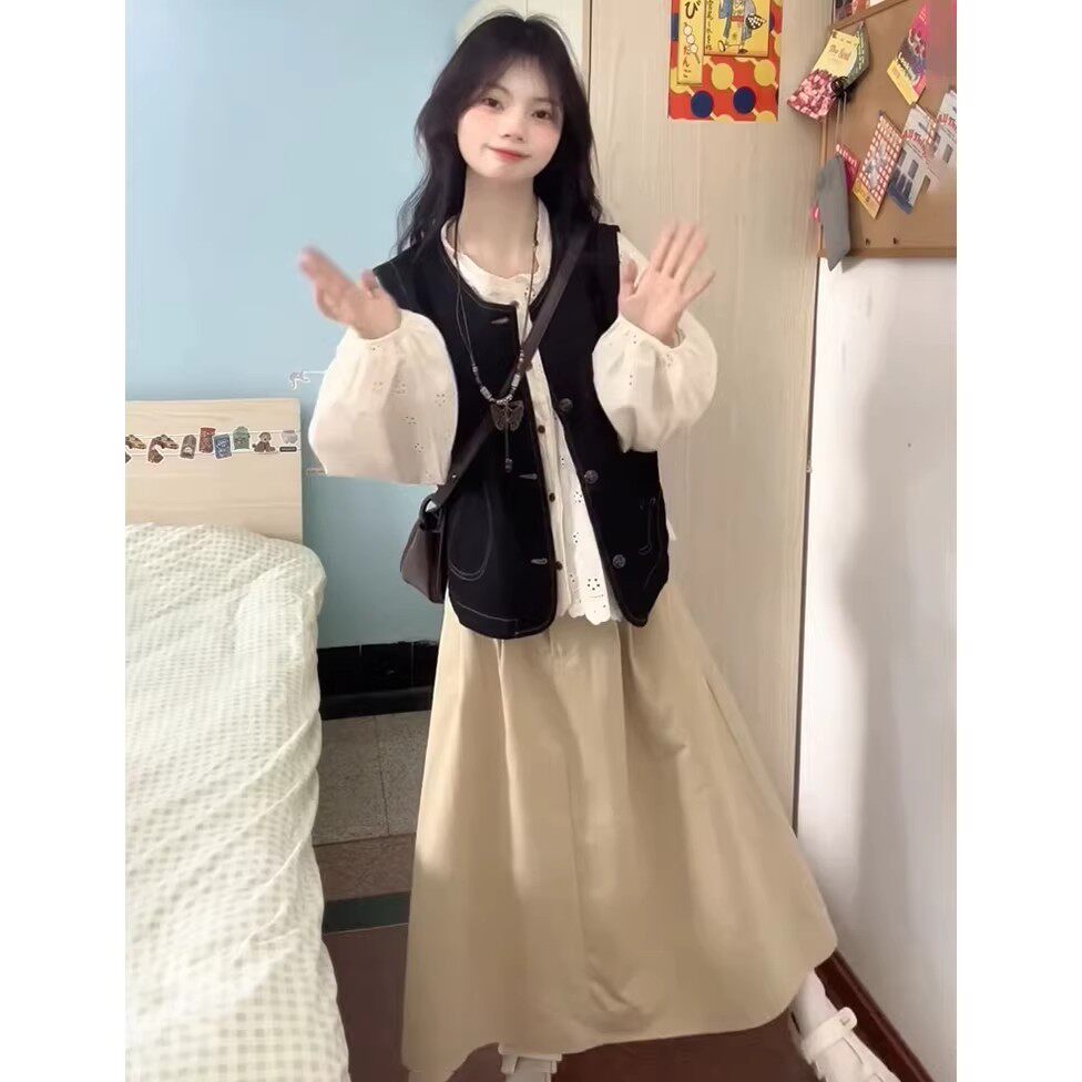 早春穿搭韩系复古牛仔马甲背心杏色镂空衬衫甜酷卡其色半身裙套装