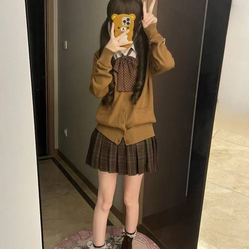 制服秋冬学院风棕针织衫格裙套装