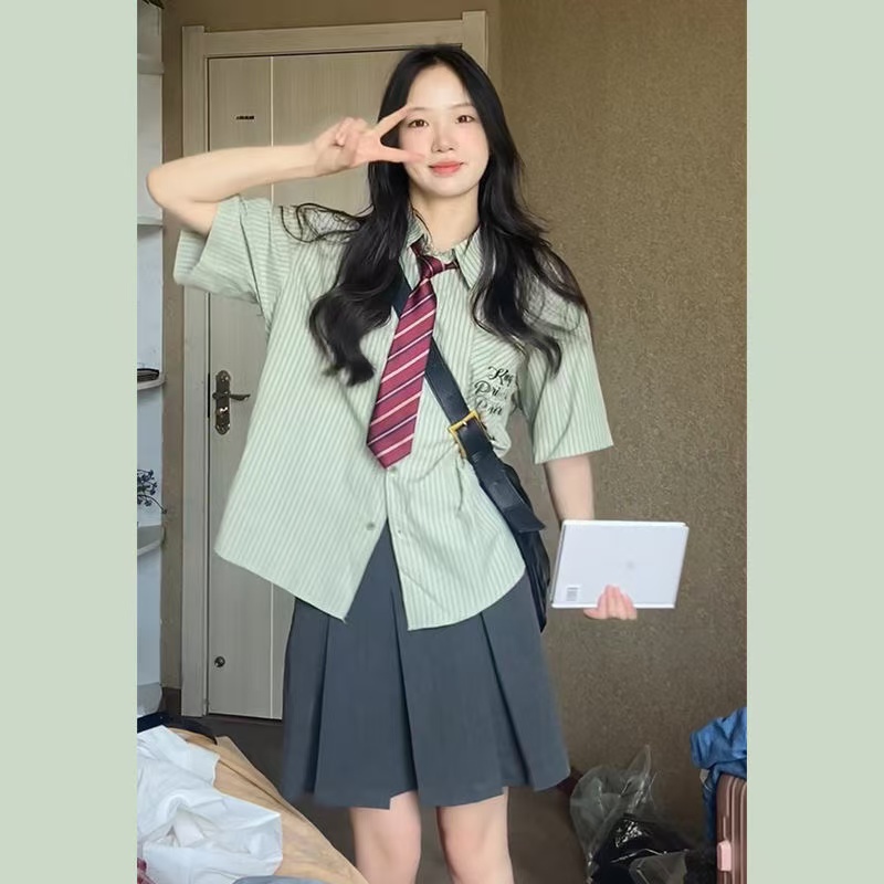日系感小个子学生jk条纹衬衫