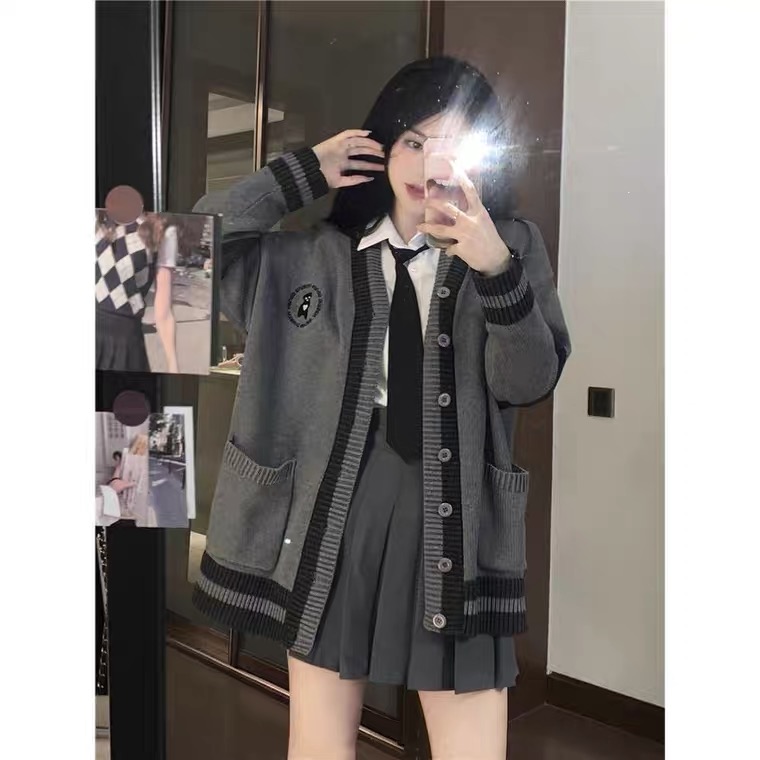 学院风灰色成熟美伦穿搭慵懒