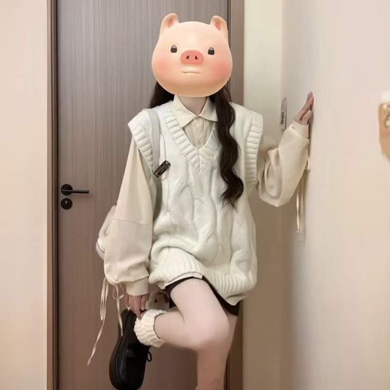 早秋穿搭一整套甜美麻花扭绳针织马甲背心毛衣搭配杏色绑带衬衫女
