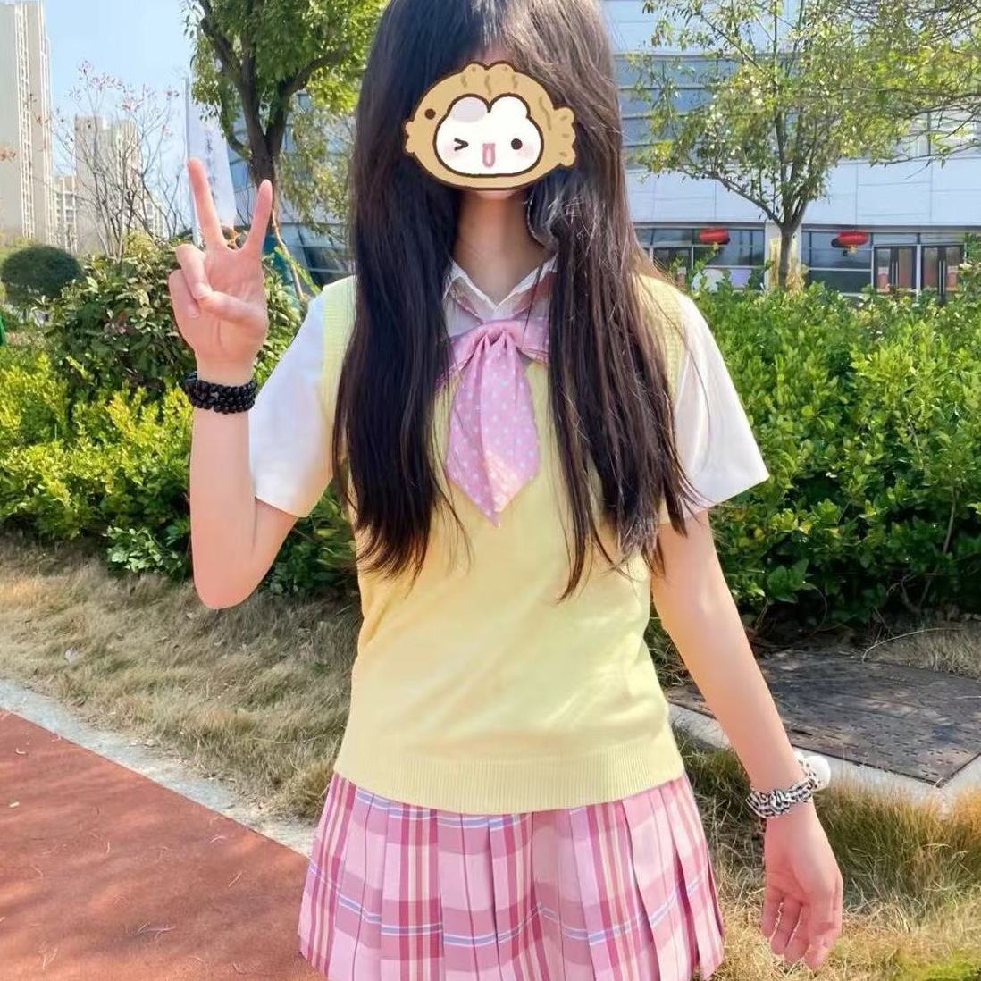 套装学院甜美穿搭粉色V领针织衫