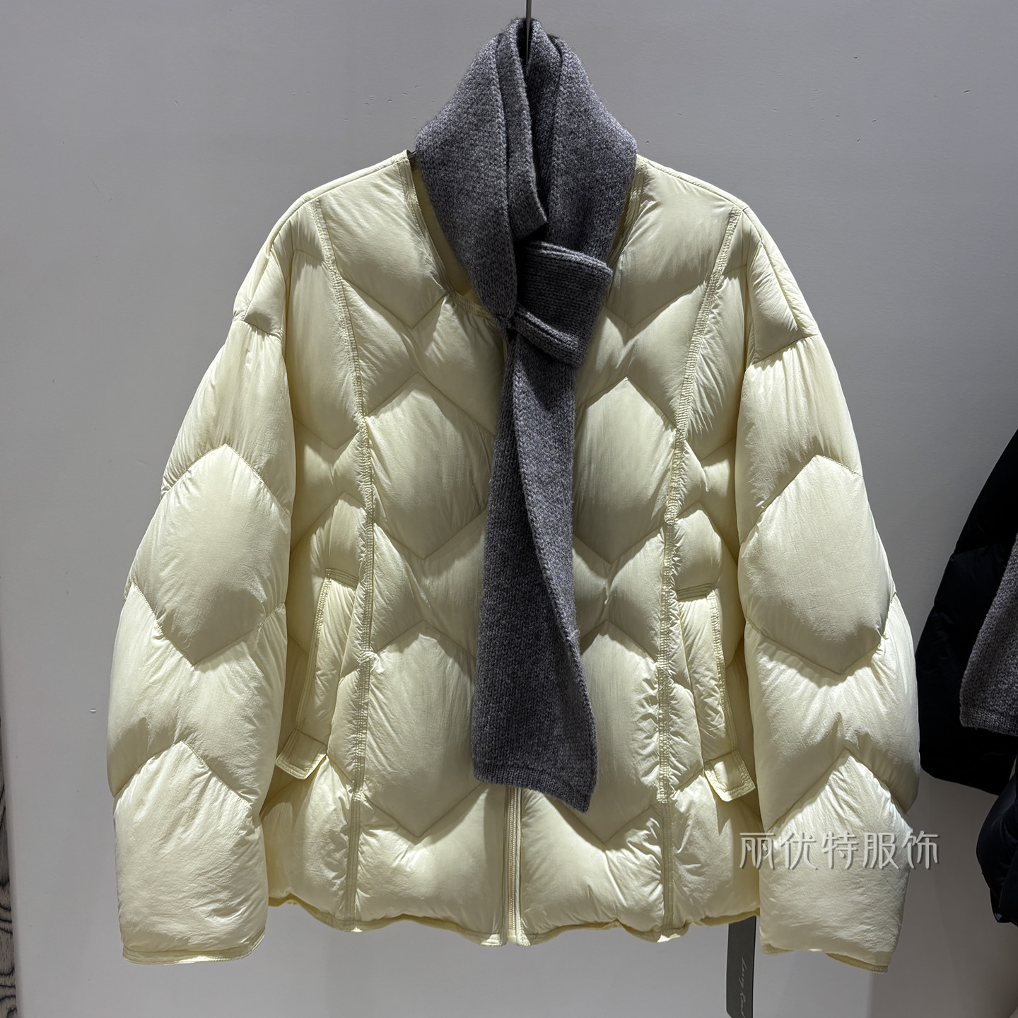 减龄羽绒服少女短款洋气菱格