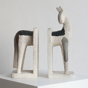 现代高级感诧寂风抽象艺术马鹿书档书靠样板间书房书柜装饰品摆件