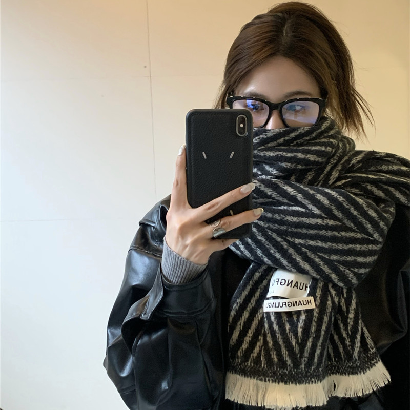新款冬季复古黑白条纹保暖围巾
