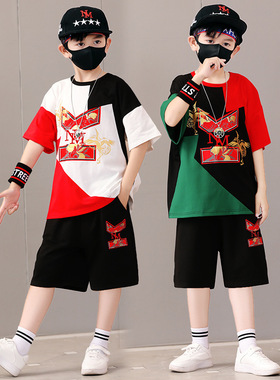 夏季新款潮流小学生短袖套装2026时髦小男孩休闲拼色民族风二件套
