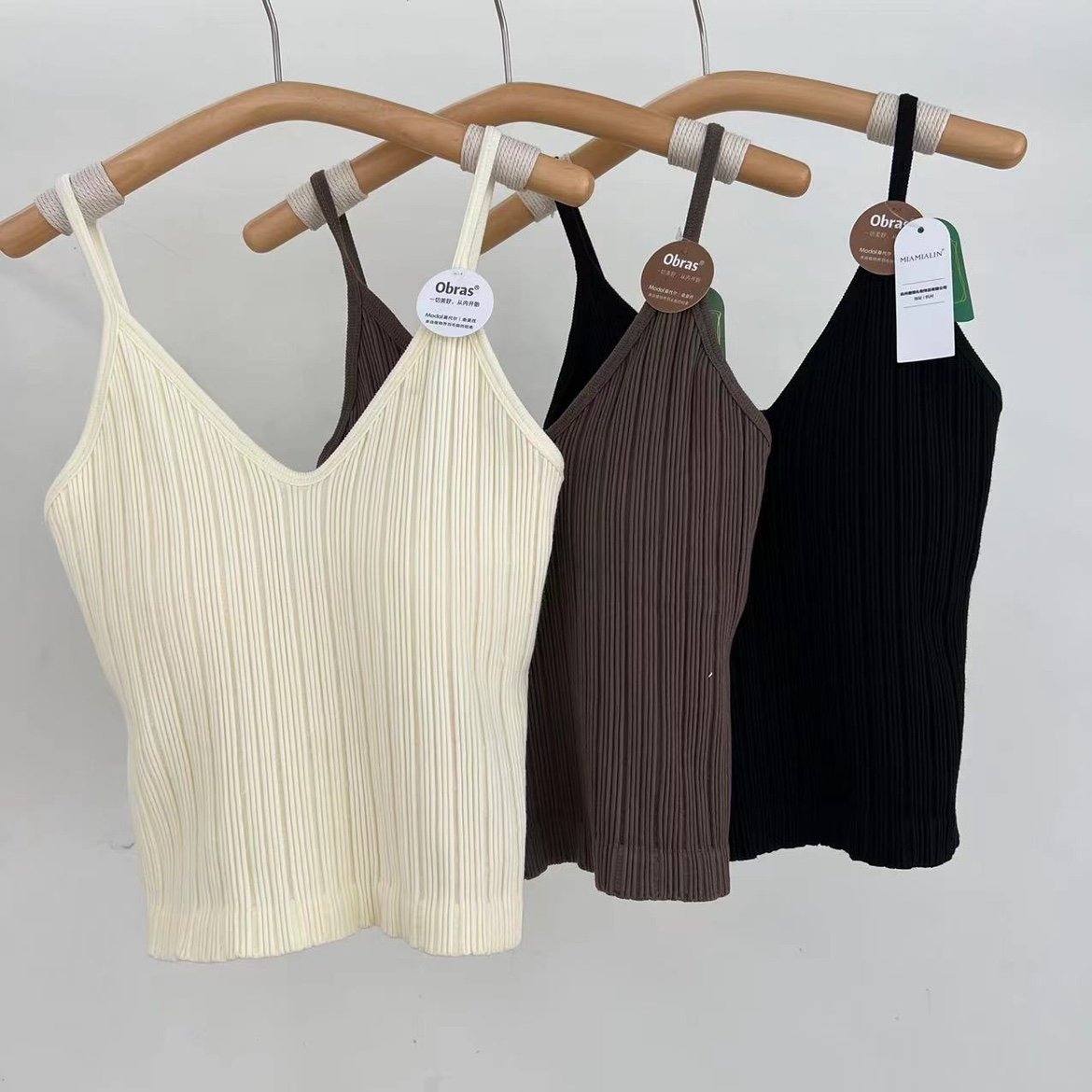 枫之欣S45早秋新款V领竖条纹吊带背心蚕丝一体杯胸垫聚拢修身内衣