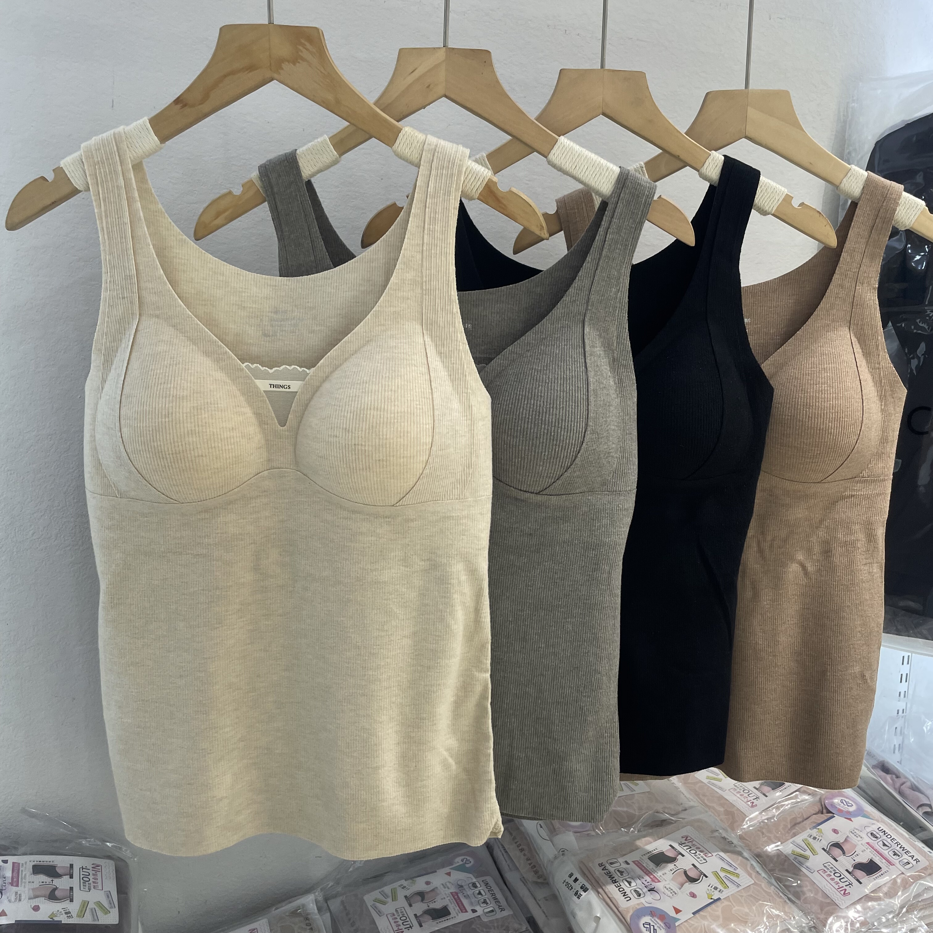 黛美芮秋冬云朵绒保暖V领背心女无痕带胸垫提拉聚拢内衣磨绒打底