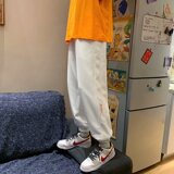 白色