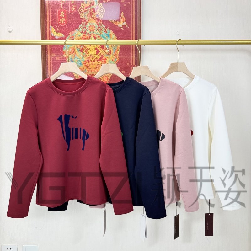菲玛掂春季显瘦圆领女卫衣