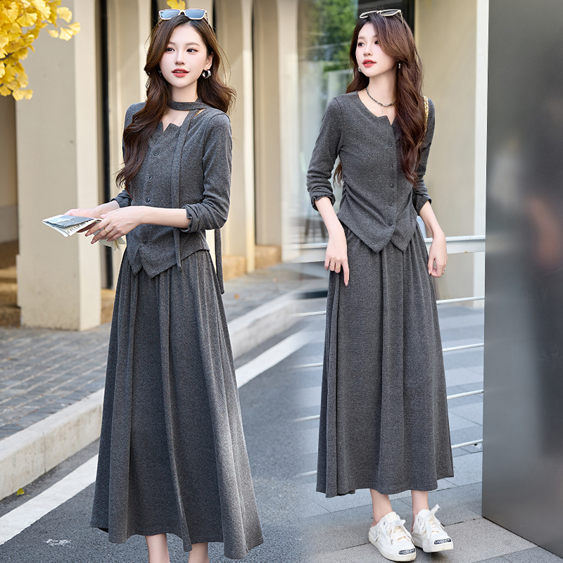 灰色卫衣连衣裙穿搭一整套女士2024春秋季新款休闲减龄流行两件套