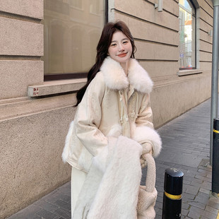 白色新中式国风盘扣拼接毛绒羽绒服女2025冬季新款设计感小众外套