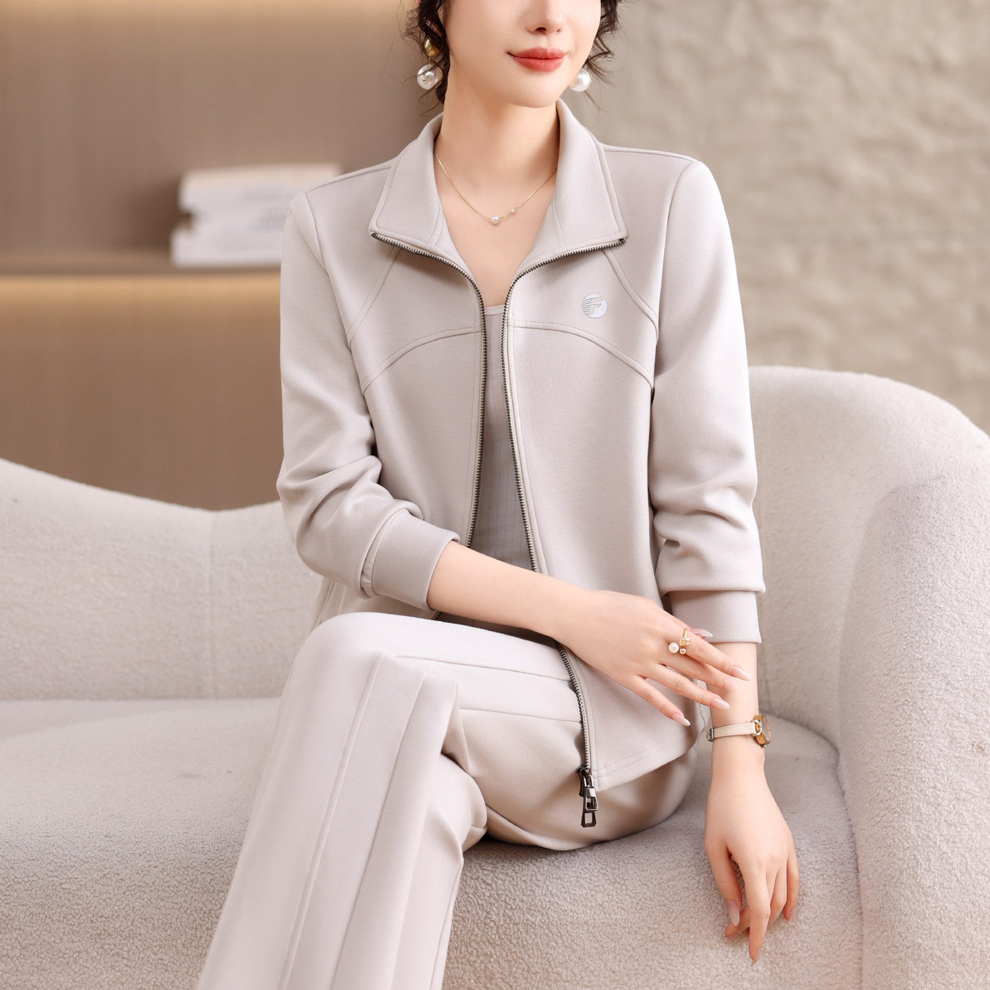 时尚女士休闲运动套装春秋新款立领拉链外套直筒裤跑步两件套大码