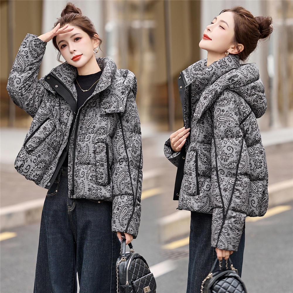 2025冬新款高级感复古气质印花减龄宽松连帽短款加厚面包羽绒服女