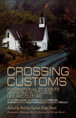 【预售】Crossing Customs: International Students Write on