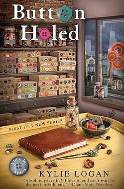 【预售】Button Holed