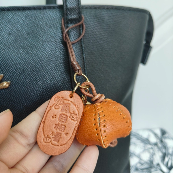 手工定制可爱南瓜真皮小挂件牛皮包包挂饰钥匙扣配饰小众手帐吊饰