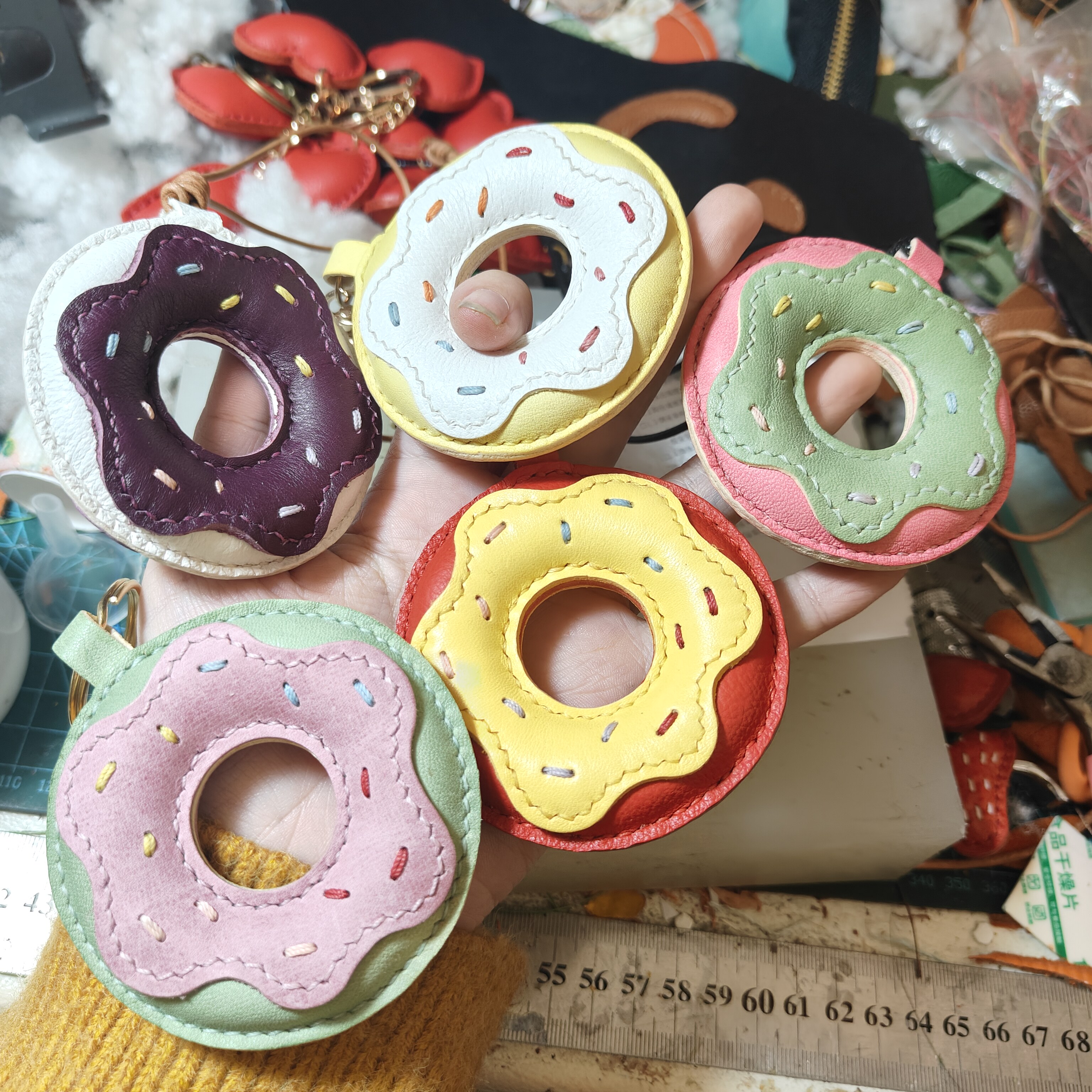 真皮手工彩色甜甜圈小挂件多彩马卡龙色贝果甜点闺蜜同款书包挂饰