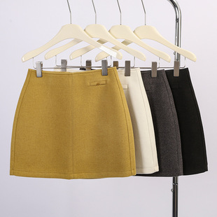 高级感毛呢包臀短裙女2025秋冬新款a字小个子配靴子防走光半身裙