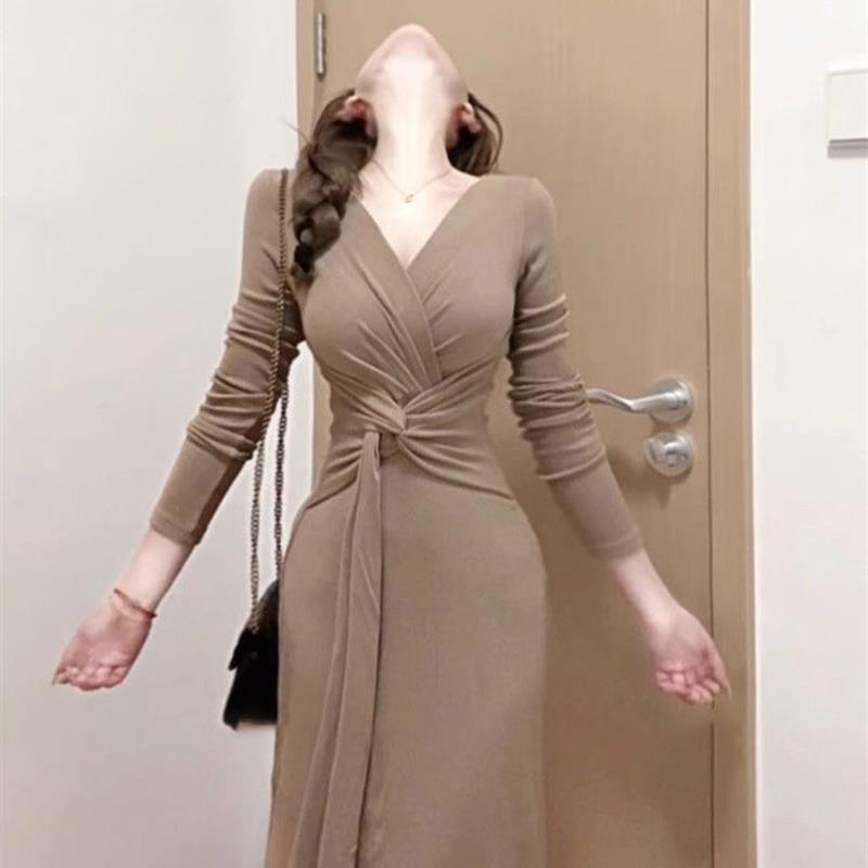气质粉色扭结v领长袖连衣裙女秋季修身绑带裙子开叉收腰包臀长裙