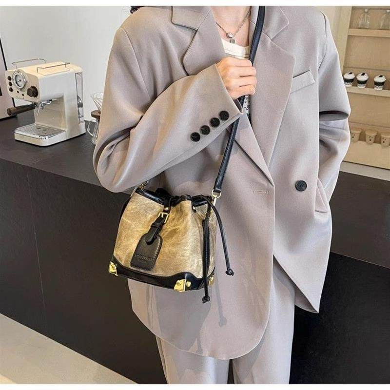 2025新款高级感大容量水桶包时尚百搭复古抽带手提单肩包斜挎包